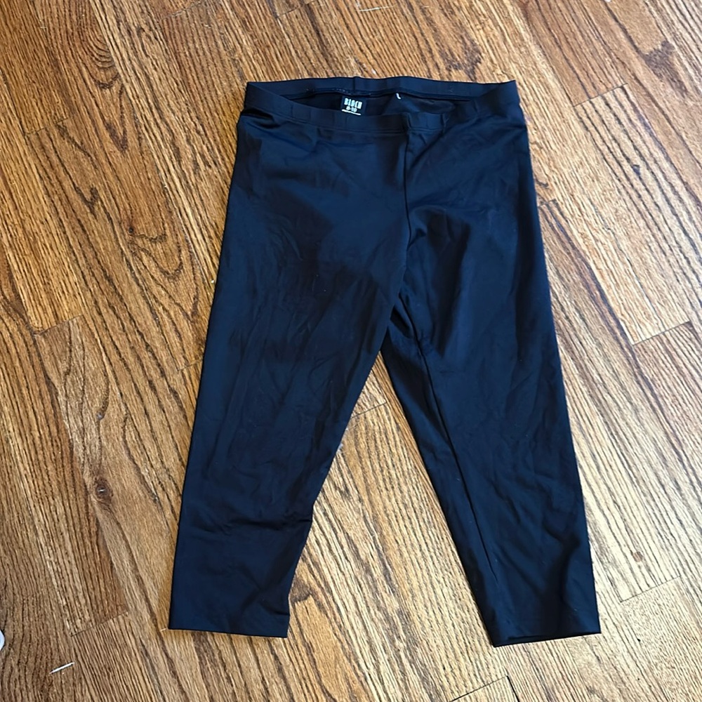 Cute, black leggings from Bloch, size 8-10.